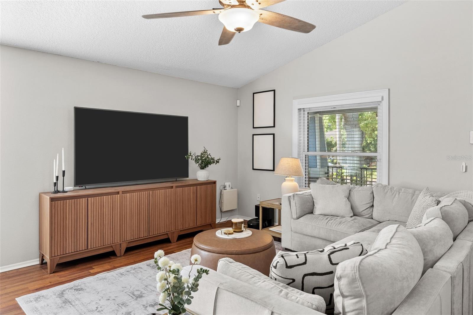 Listing photo id 6 for 3323 Pine Street