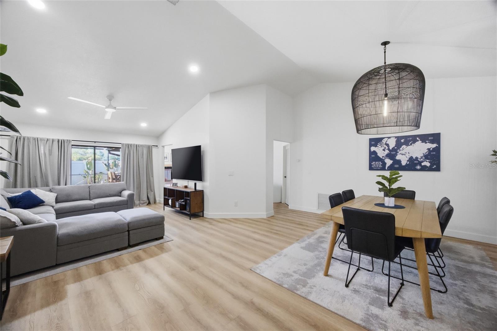 Image 5 of 40 For 2212 Lake Bay Way