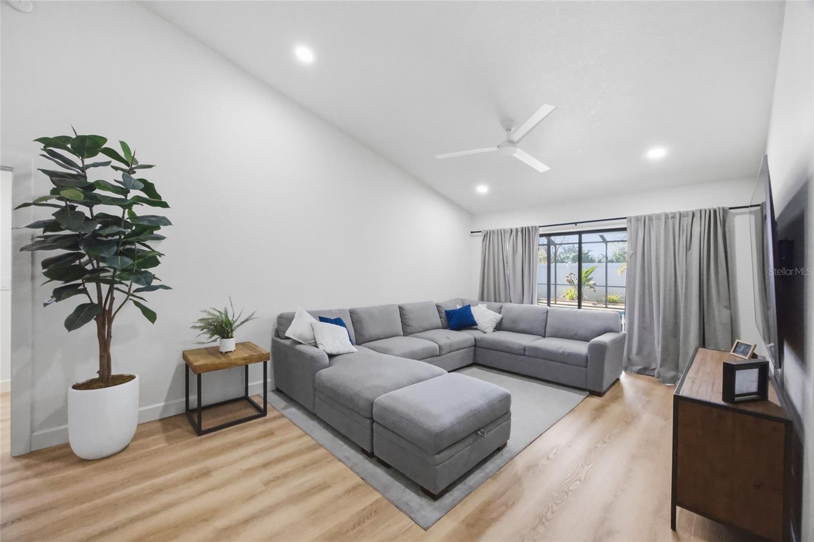 Image 6 of 40 For 2212 Lake Bay Way