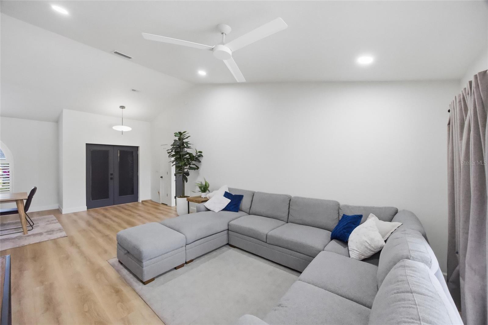 Image 7 of 40 For 2212 Lake Bay Way