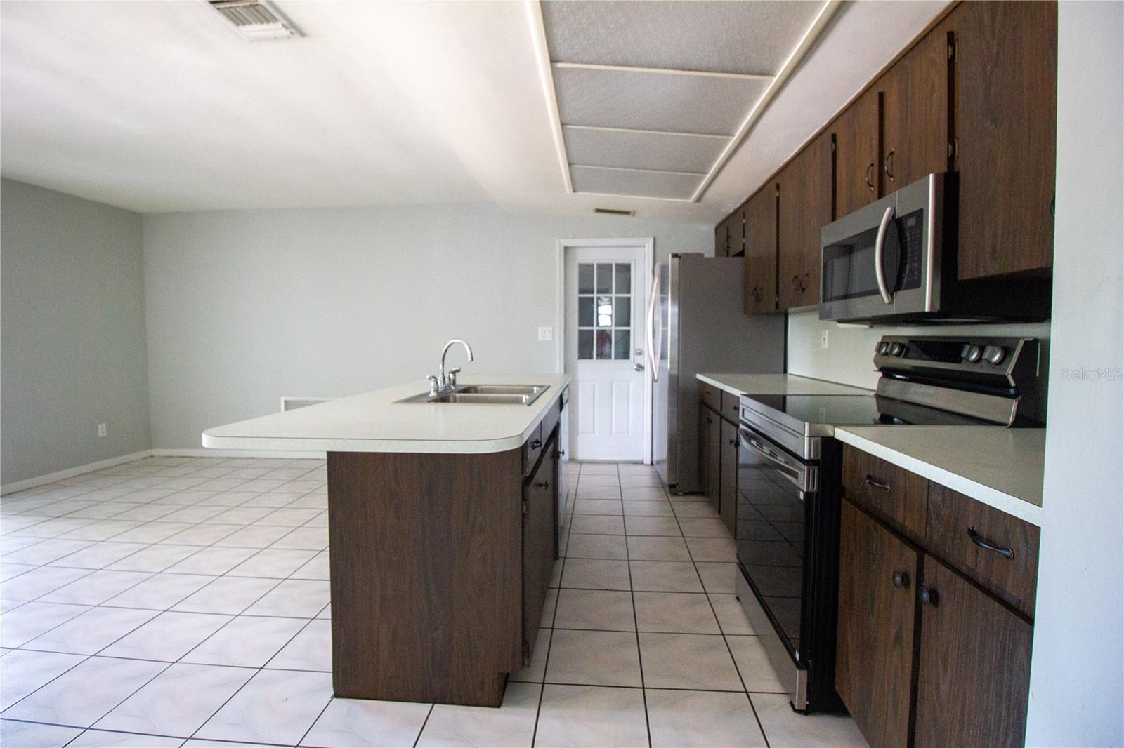 Image 4 of 24 For 10760 62nd Avenue