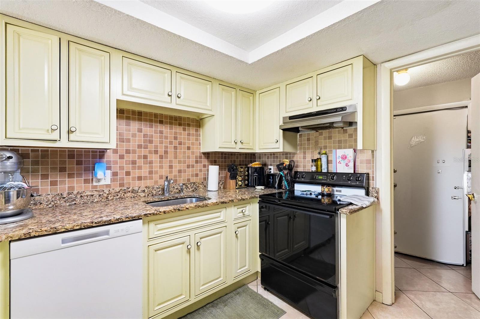 Listing photo id 18 for 7322 Stone Haven Court N 7322