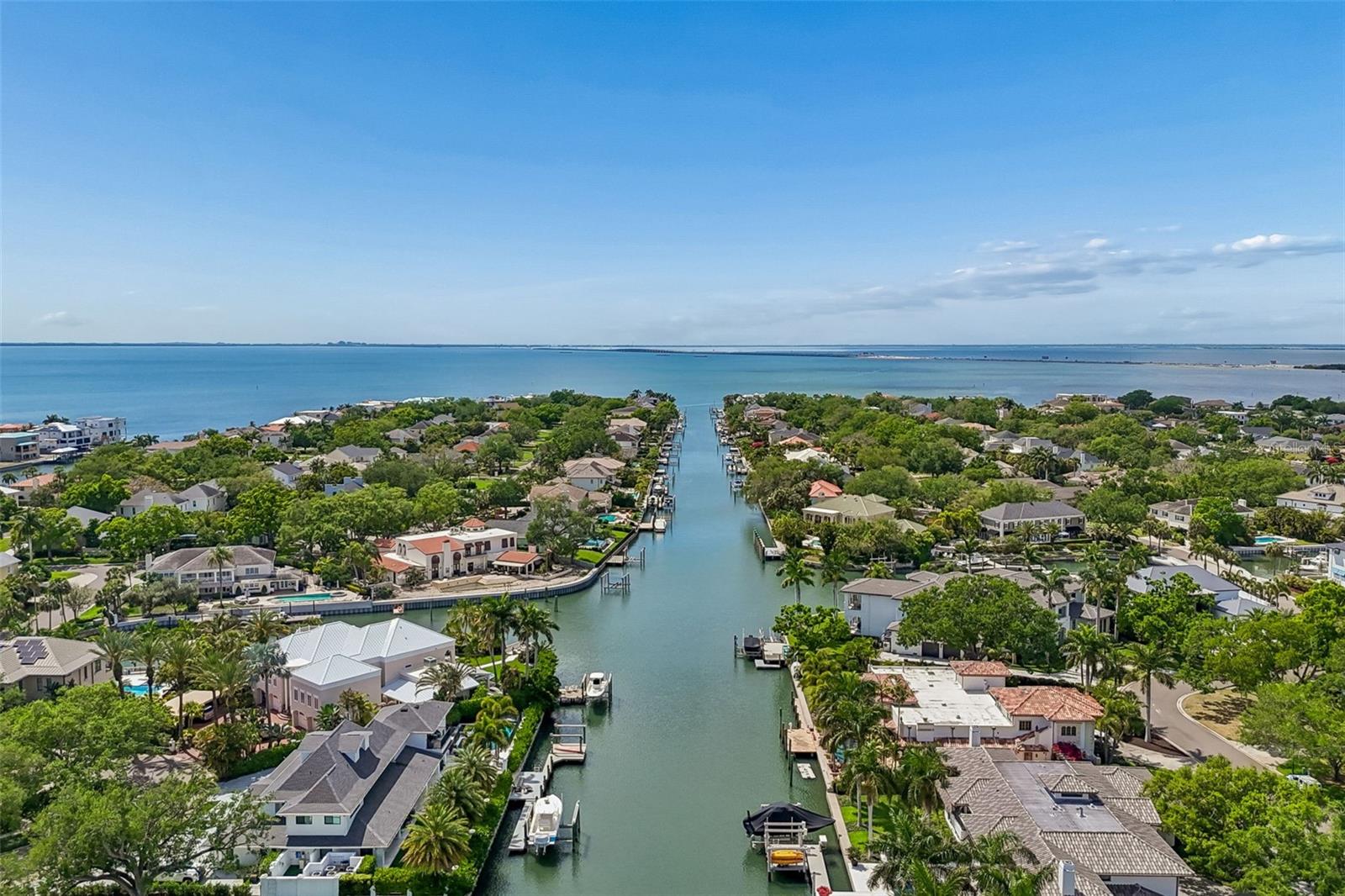 Listing photo id 4 for 4804 Culbreath Isles Road