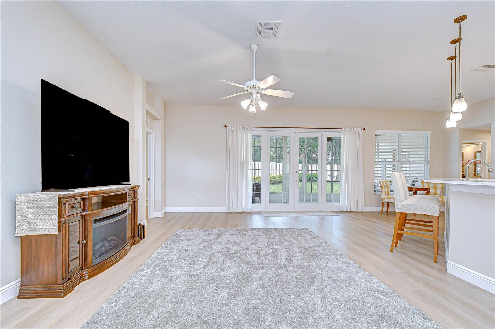 Listing photo id 8 for 3041 Colonial Ridge Drive