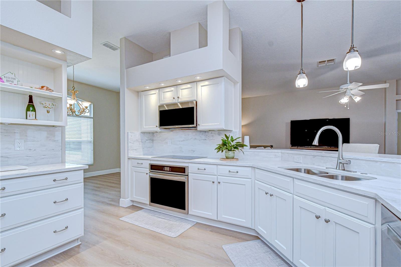 Listing photo id 14 for 3041 Colonial Ridge Drive