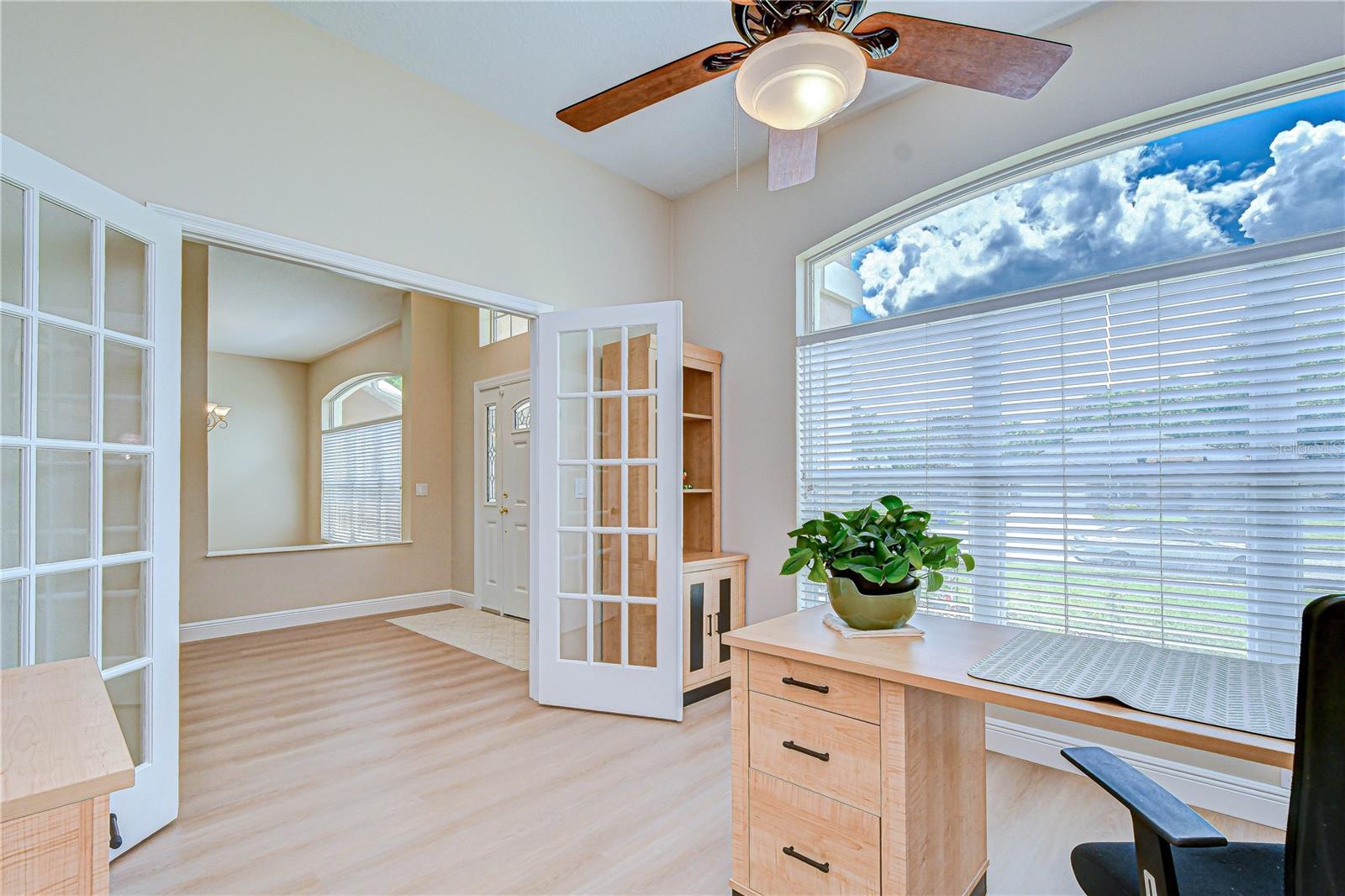 Listing photo id 5 for 3041 Colonial Ridge Drive