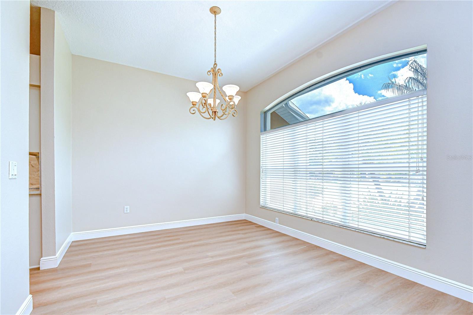 Listing photo id 6 for 3041 Colonial Ridge Drive