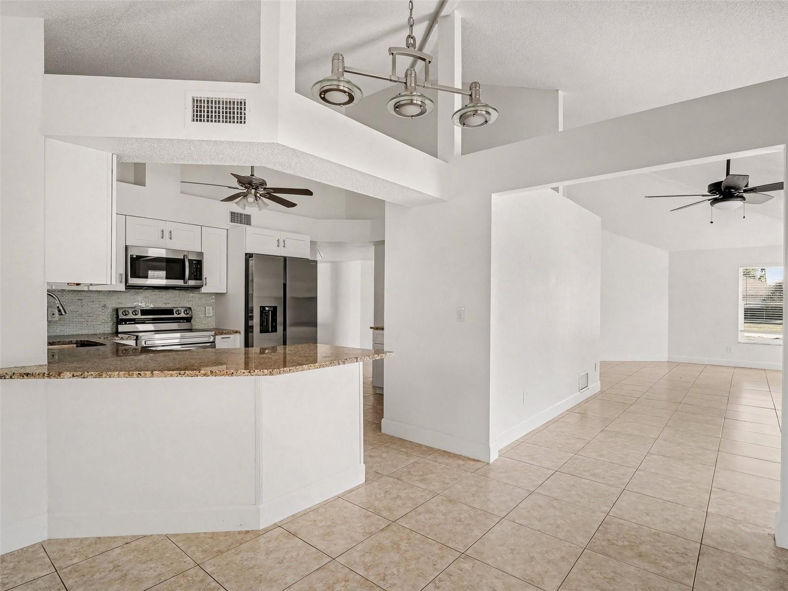 Image 12 of 40 For 822 Diane Circle