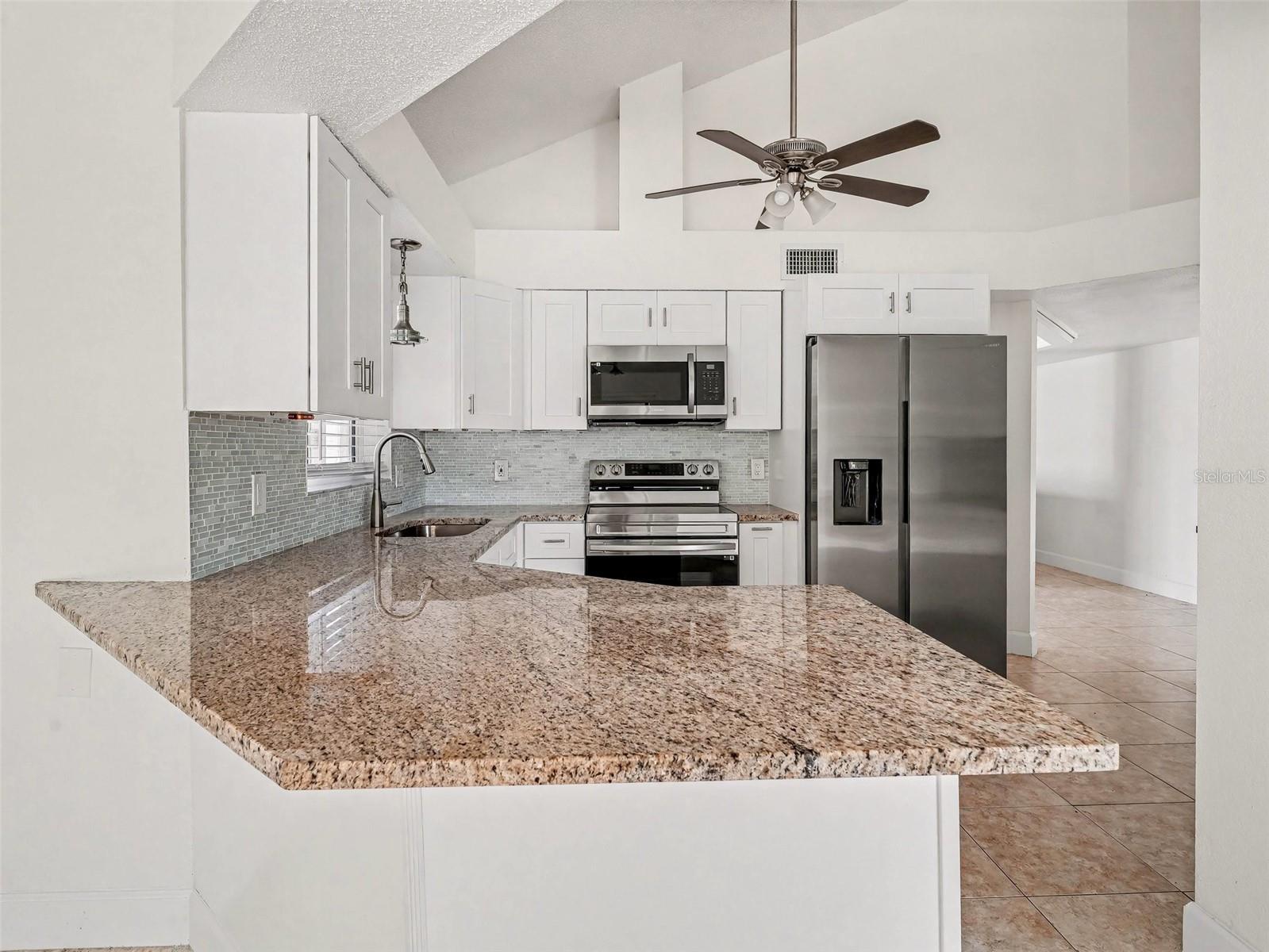 Image 14 of 40 For 822 Diane Circle