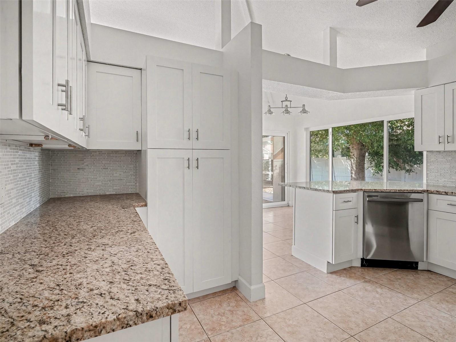 Image 15 of 40 For 822 Diane Circle