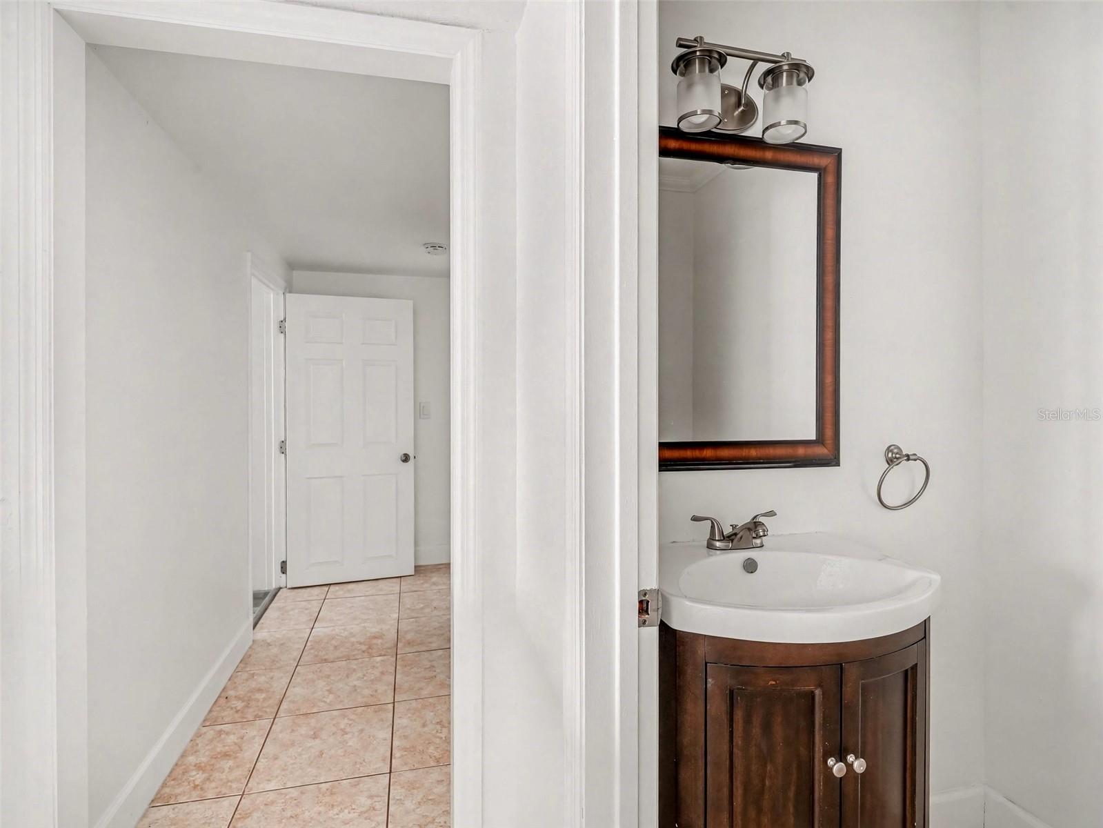 Image 16 of 40 For 822 Diane Circle