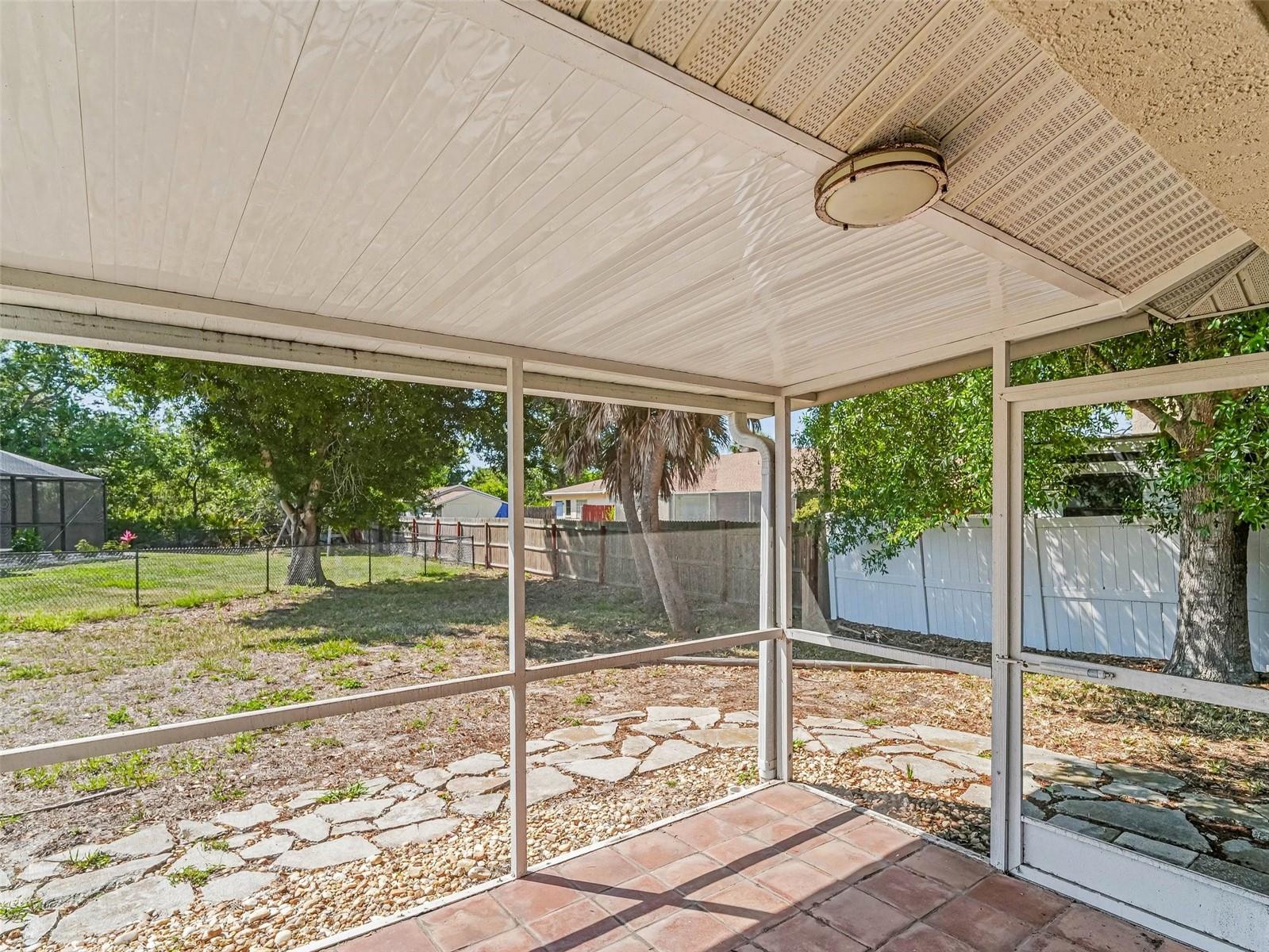 Image 17 of 40 For 822 Diane Circle