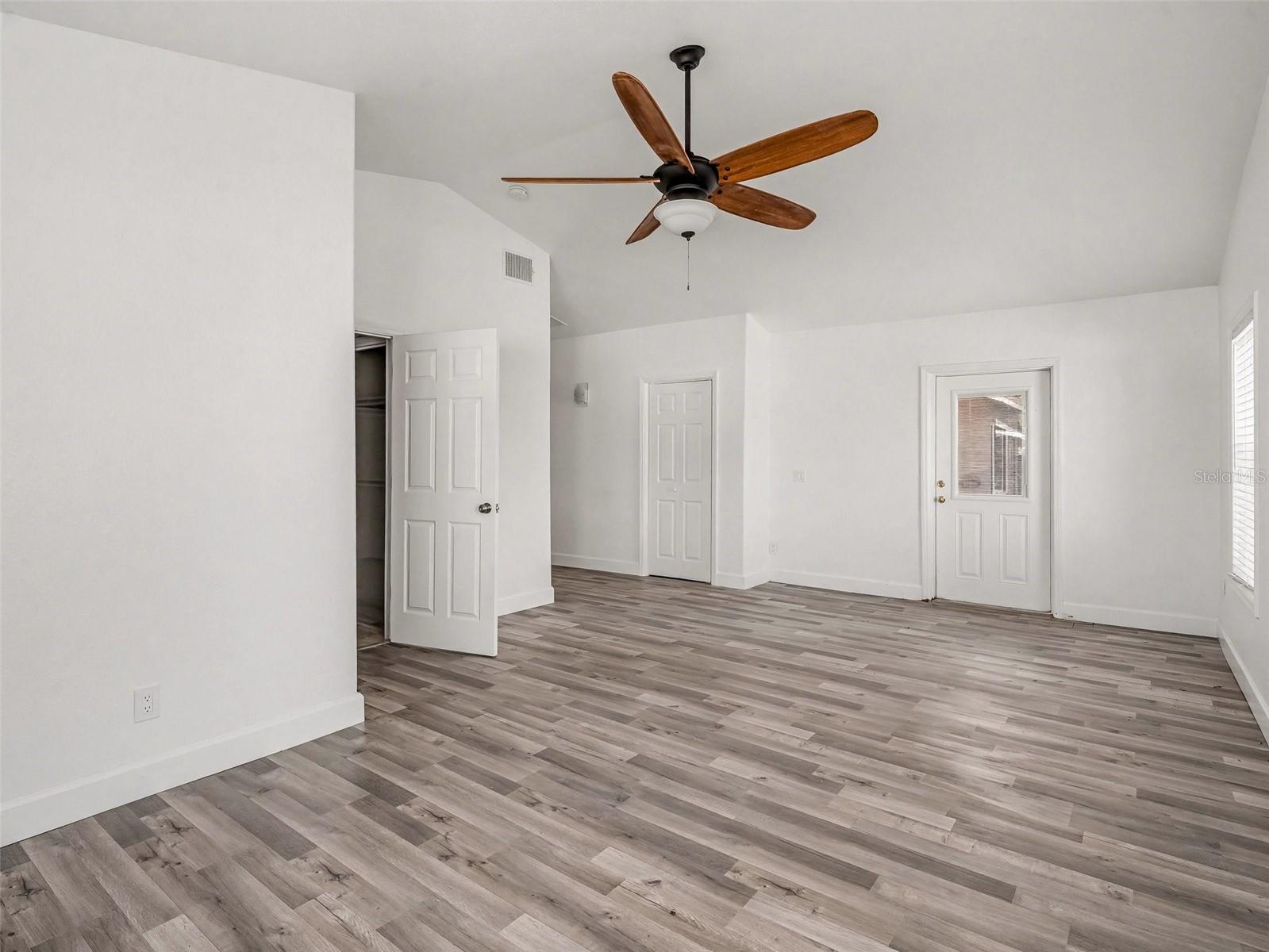 Image 20 of 40 For 822 Diane Circle