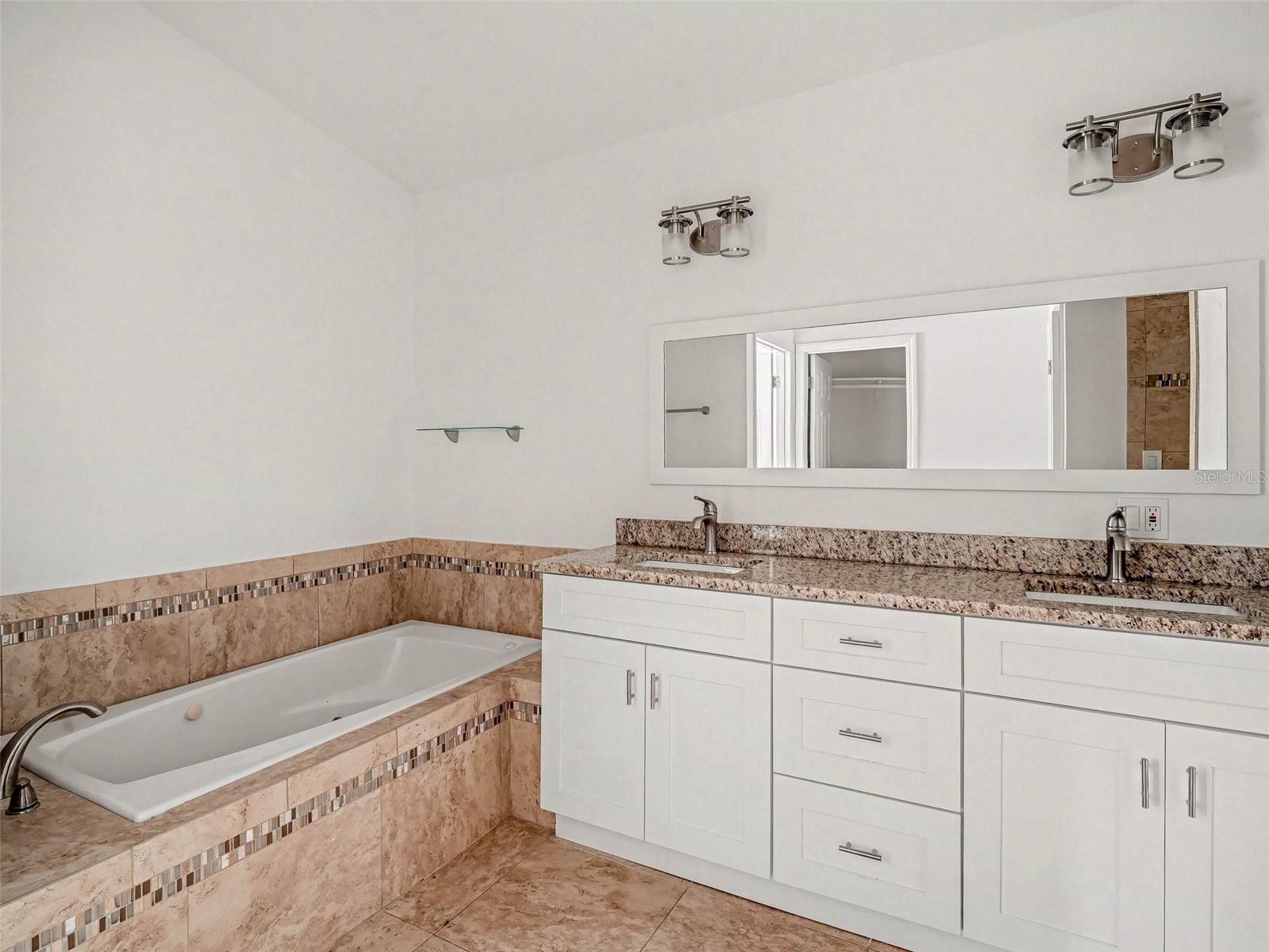 Image 22 of 40 For 822 Diane Circle