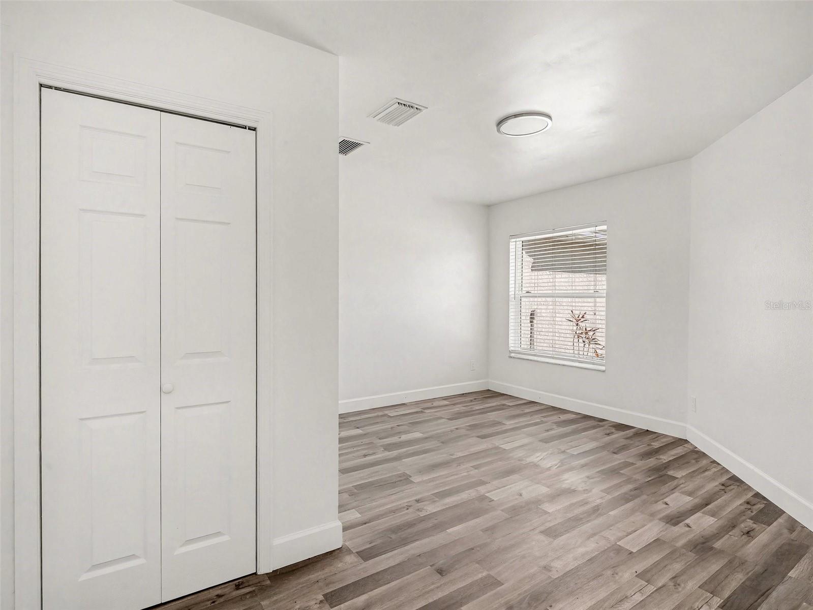 Image 27 of 40 For 822 Diane Circle