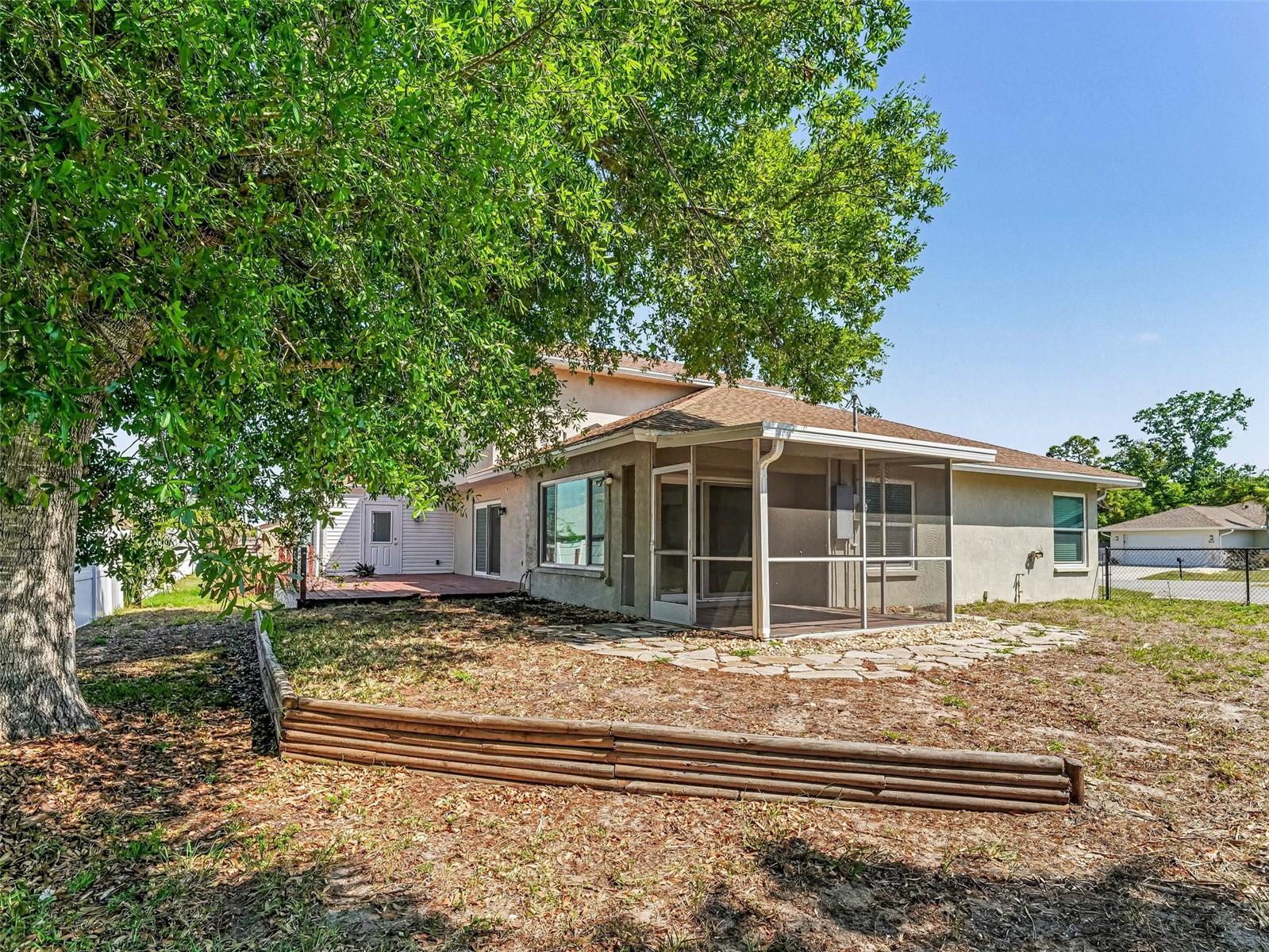 Image 37 of 40 For 822 Diane Circle