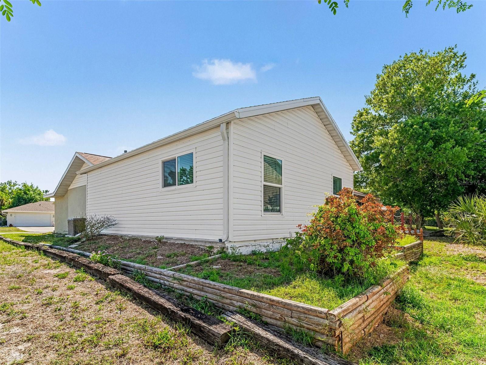 Image 38 of 40 For 822 Diane Circle