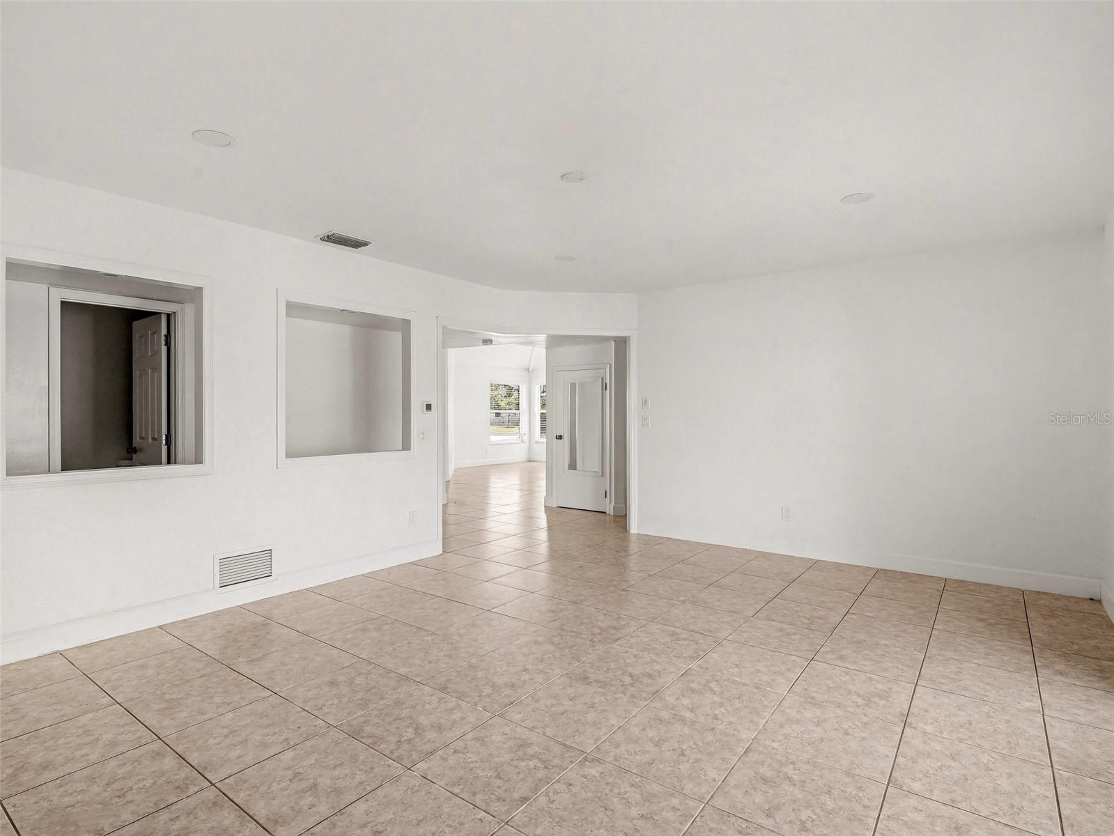 Image 9 of 40 For 822 Diane Circle