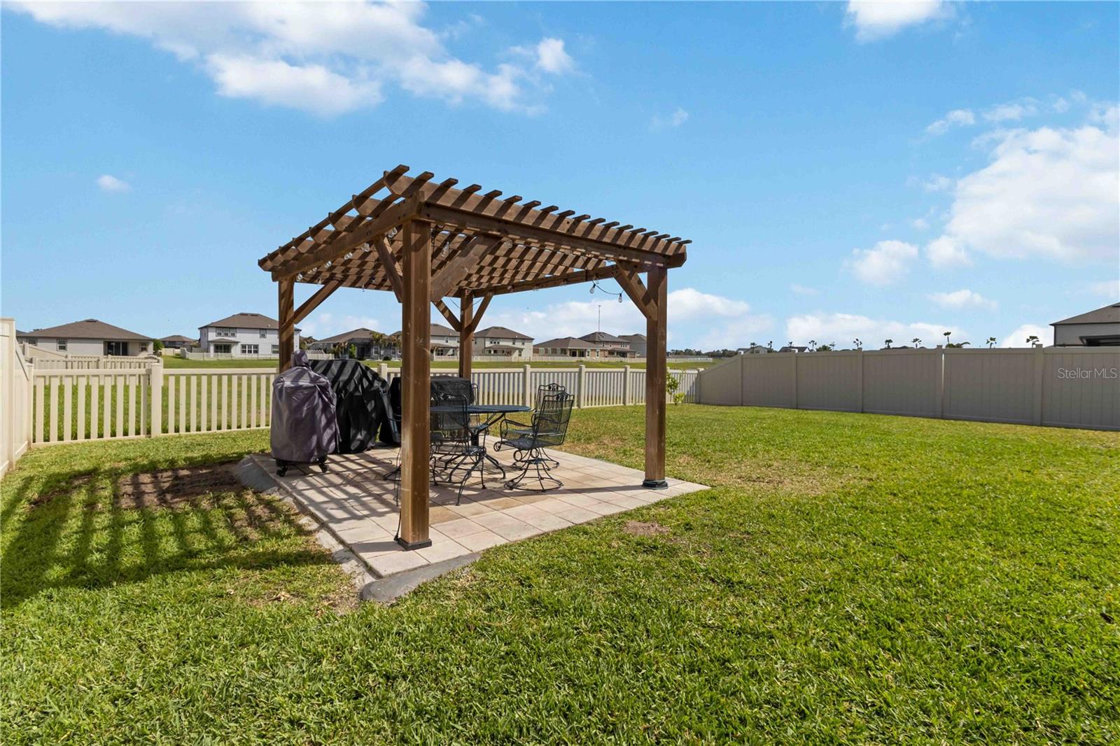 Listing photo id 23 for 11806 Bluegrass Field Court