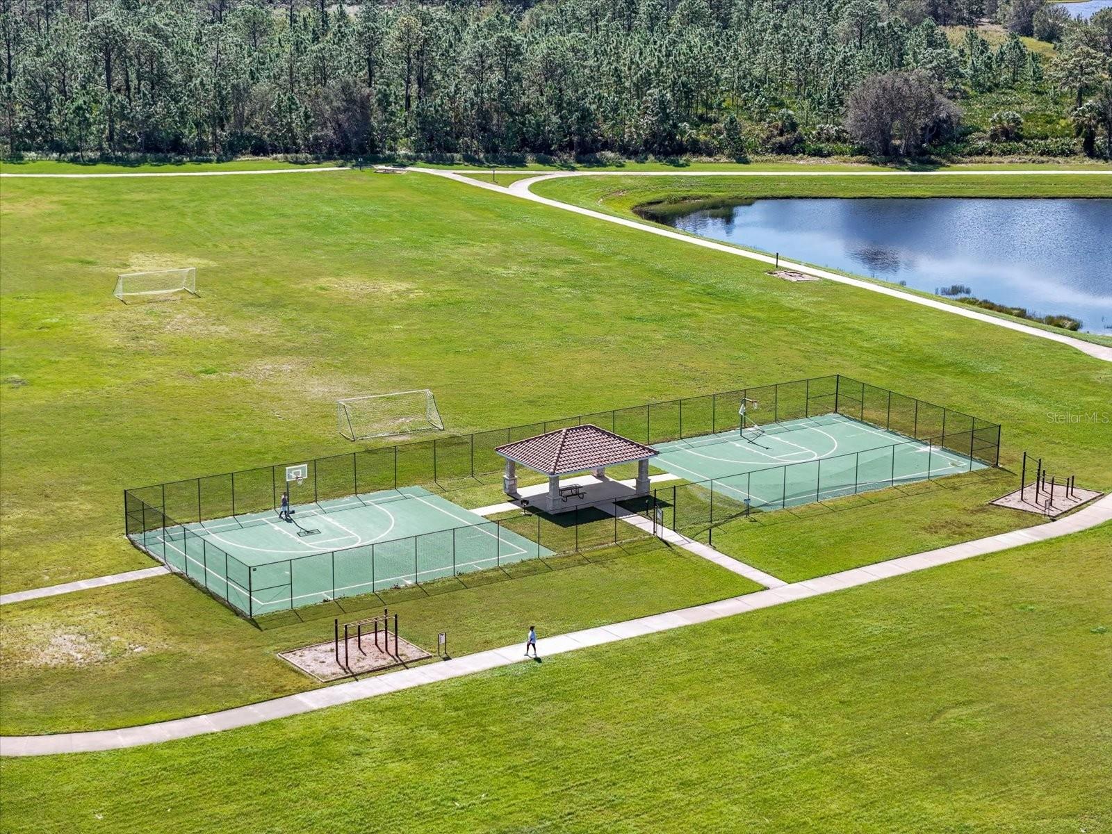 Listing photo id 32 for 11806 Bluegrass Field Court