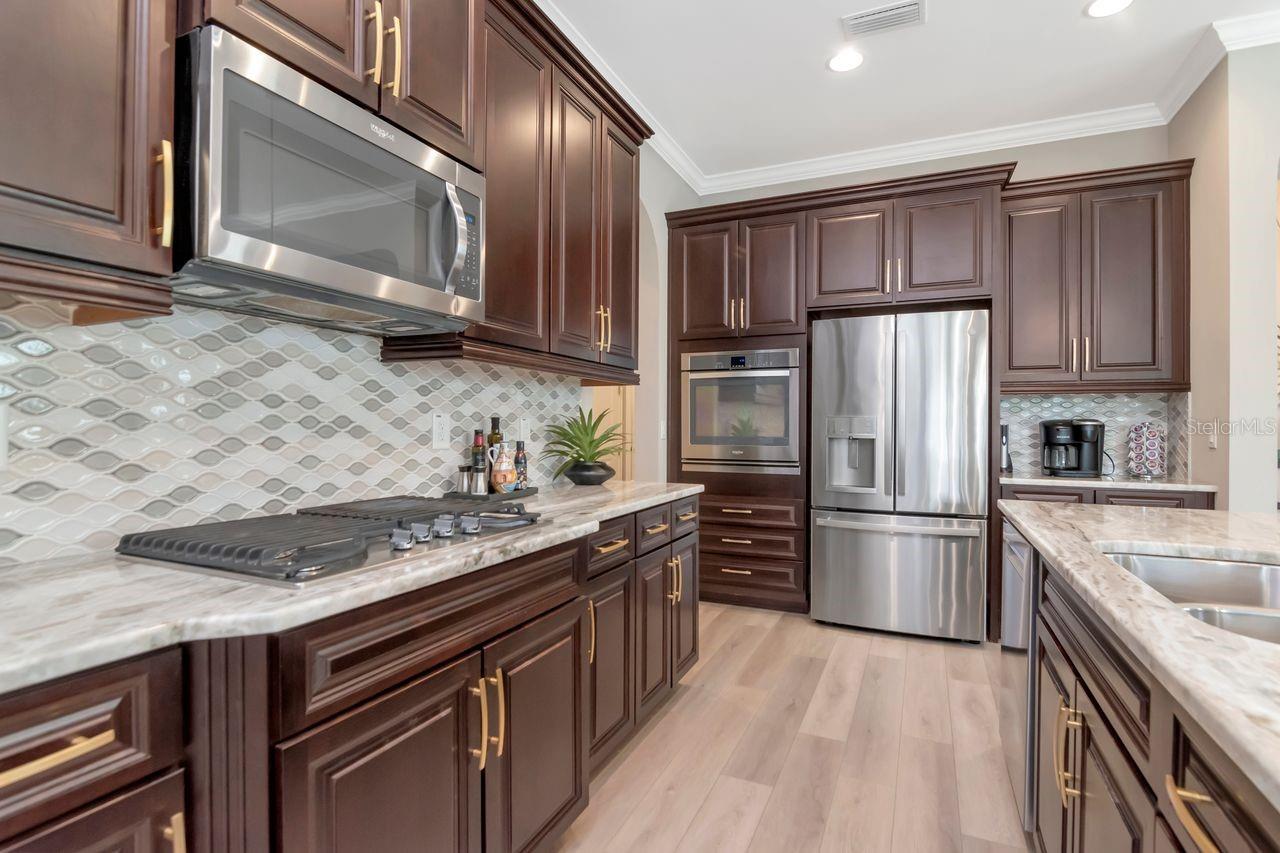 Listing photo id 9 for 4170 Barletta Court