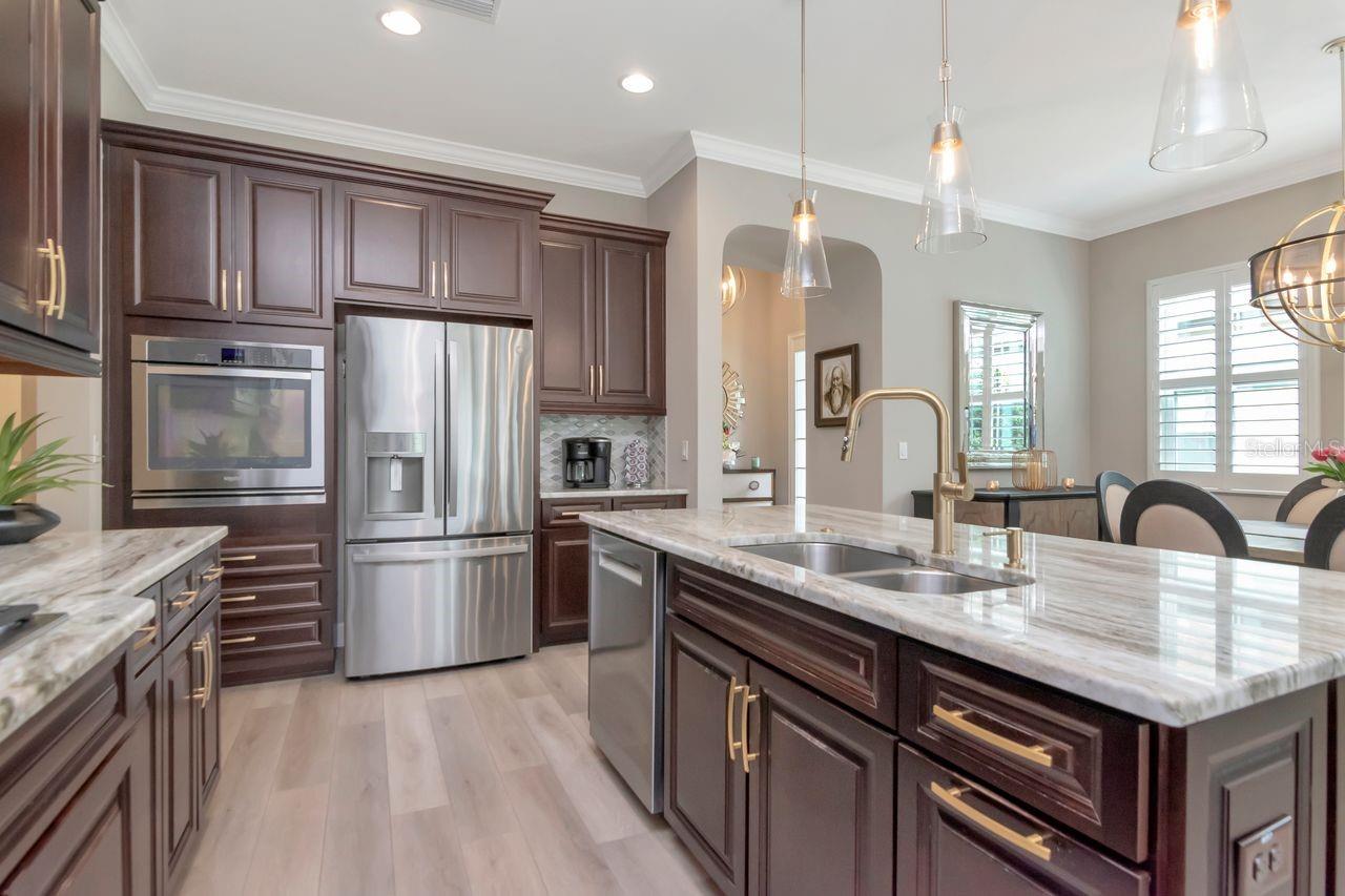 Listing photo id 10 for 4170 Barletta Court