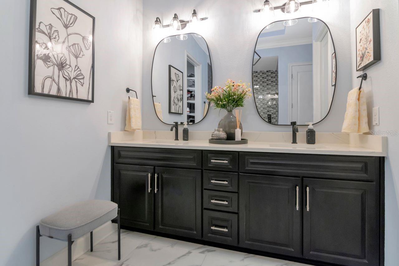 Listing photo id 26 for 4170 Barletta Court