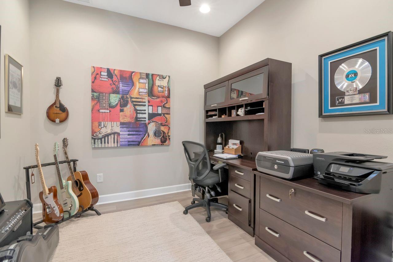 Listing photo id 5 for 4170 Barletta Court