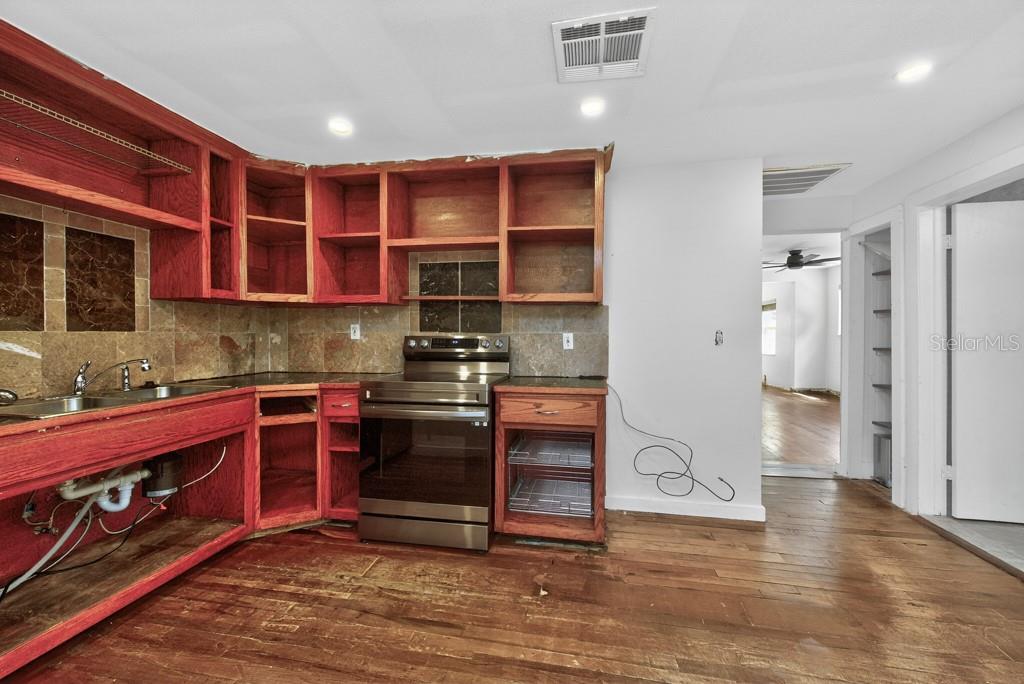 Image 10 of 48 For 5818 39th Street N