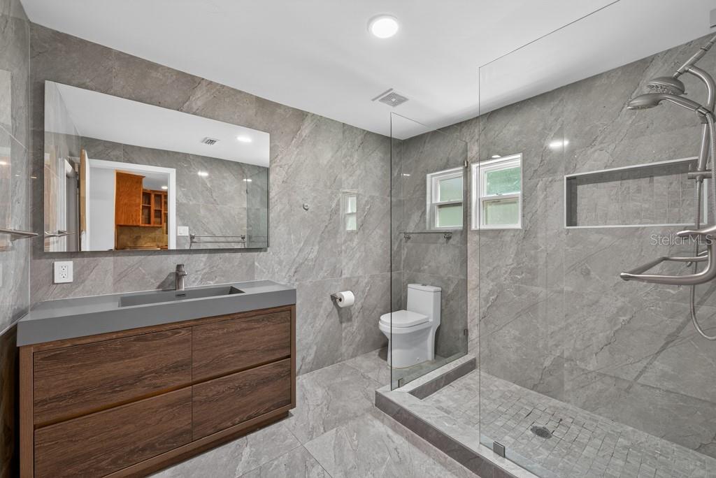 Image 18 of 48 For 5818 39th Street N