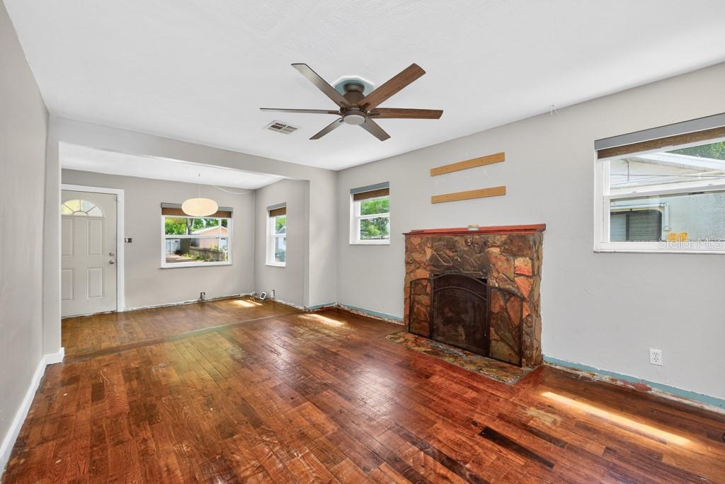 Image 5 of 48 For 5818 39th Street N