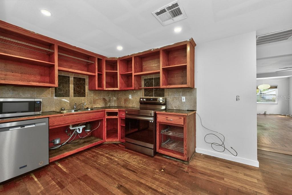 Image 9 of 48 For 5818 39th Street N