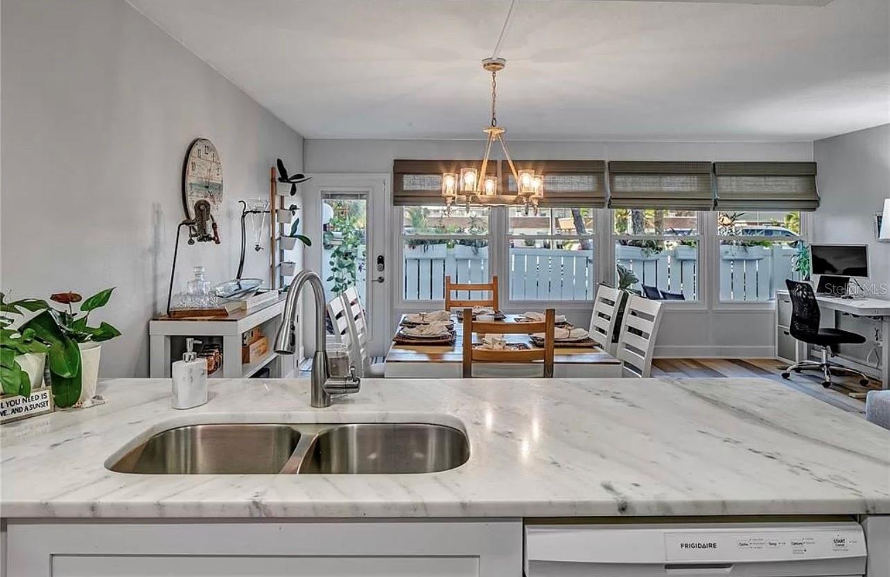 Image 10 of 32 For 661 Poinsettia Avenue 104