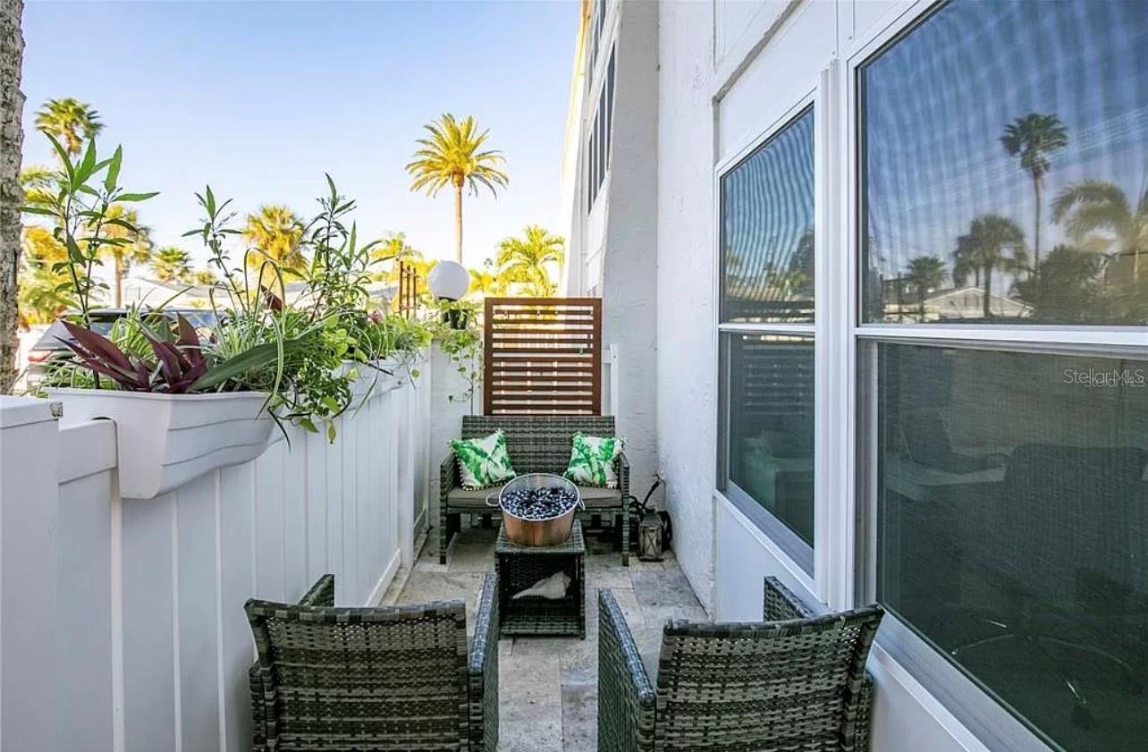 Image 2 of 32 For 661 Poinsettia Avenue 104