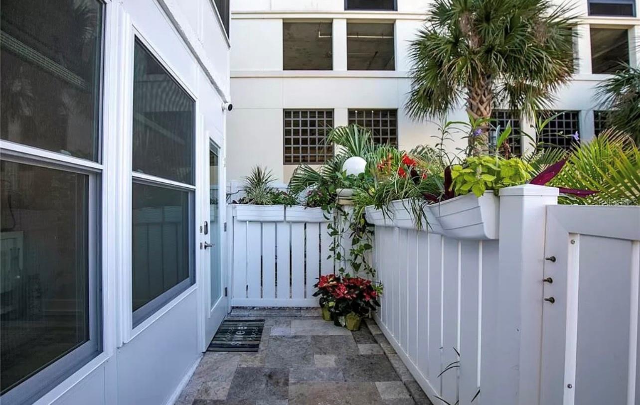 Image 3 of 32 For 661 Poinsettia Avenue 104