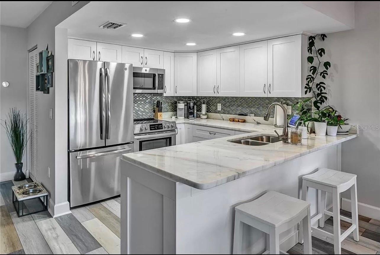 Image 8 of 32 For 661 Poinsettia Avenue 104