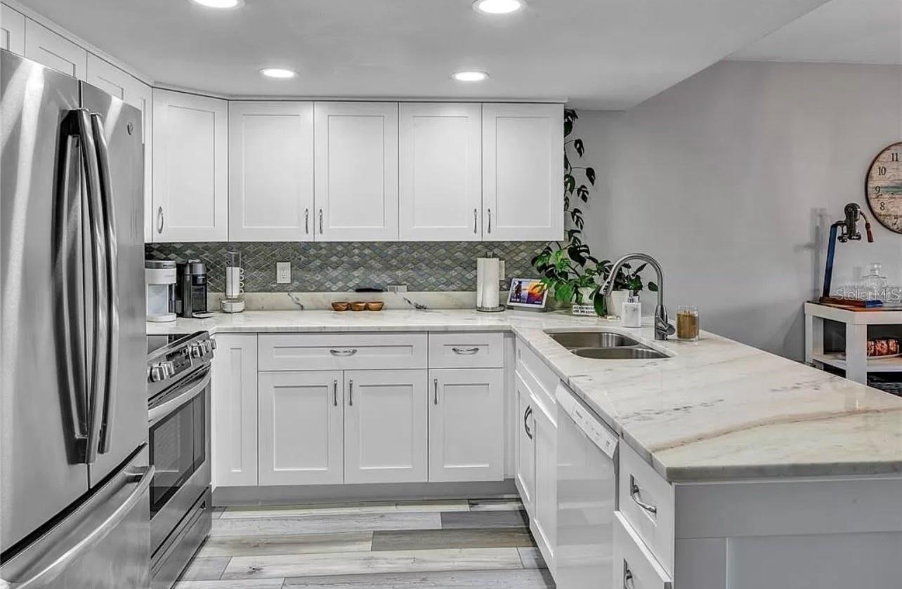 Image 9 of 32 For 661 Poinsettia Avenue 104