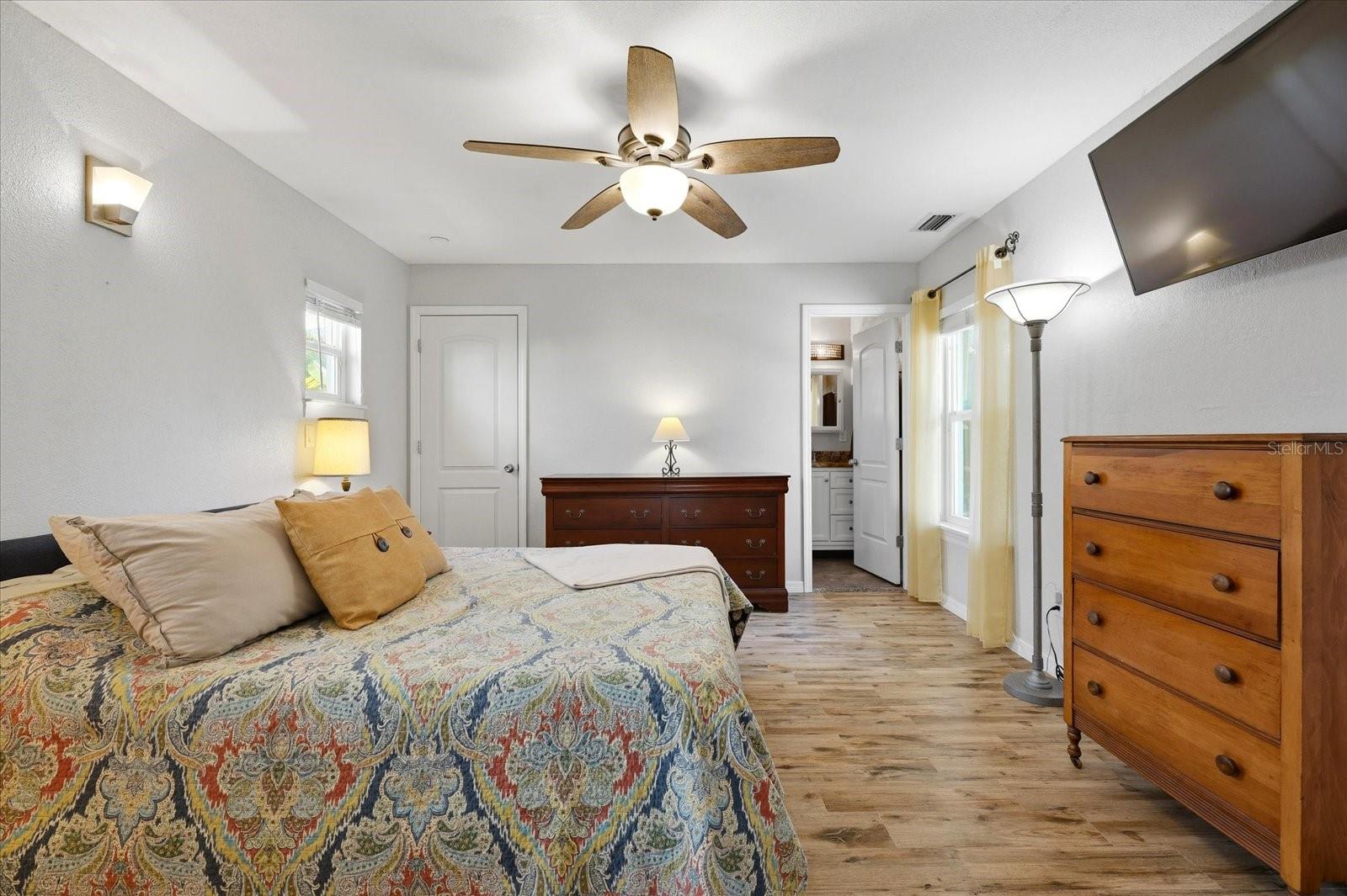 Image 20 of 55 For 3021 10th Street N