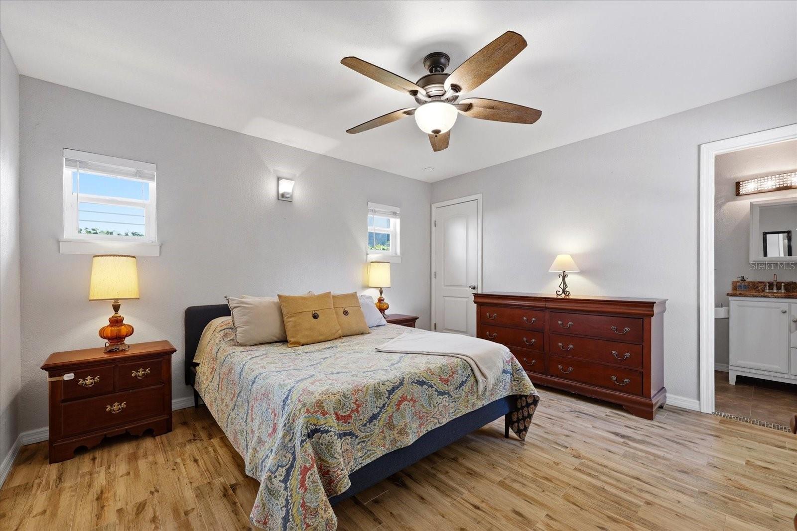 Image 21 of 55 For 3021 10th Street N