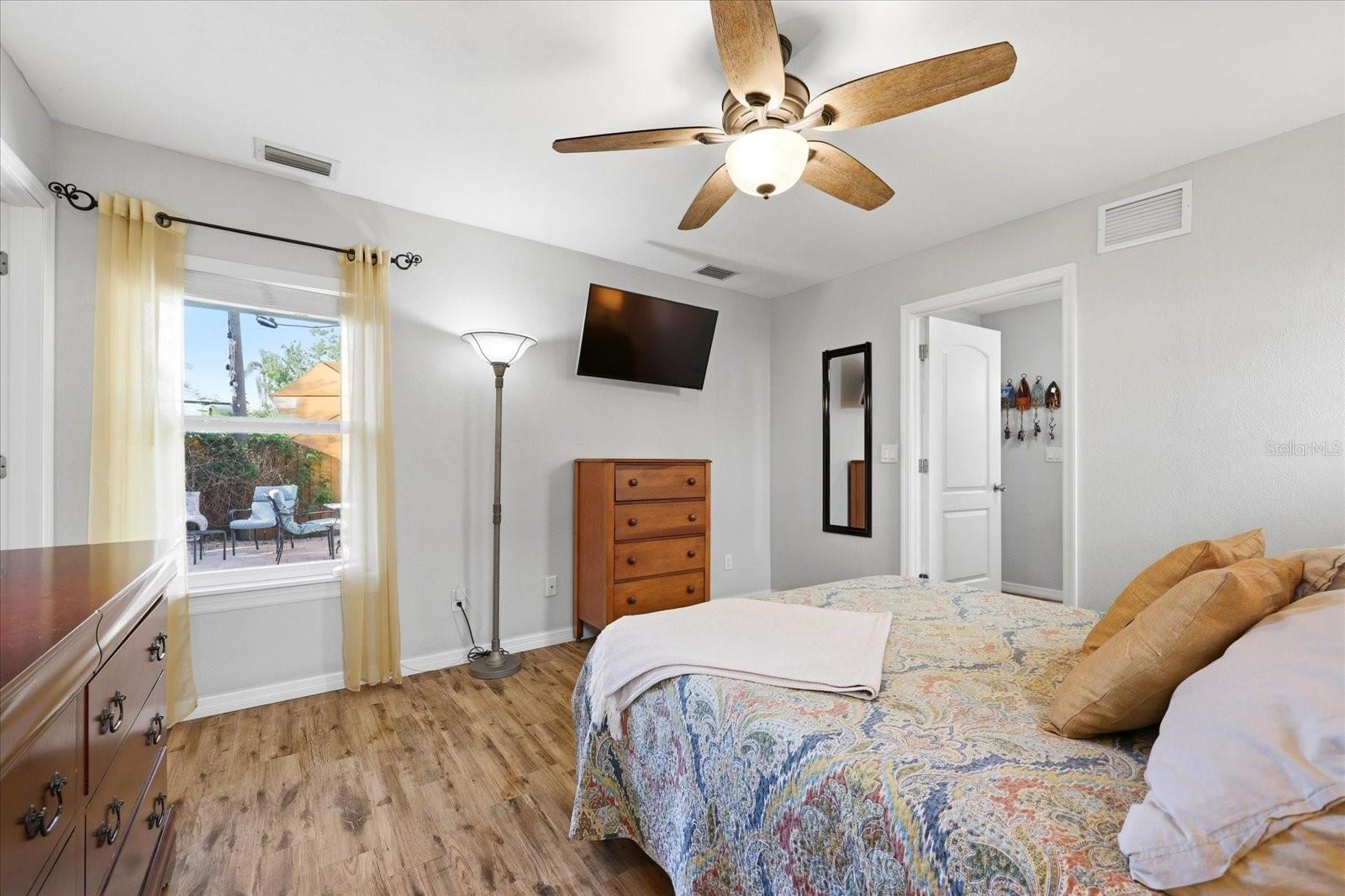 Image 22 of 55 For 3021 10th Street N