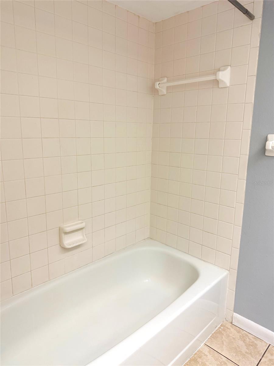 Image 10 of 30 For 260 Woodlake E #260