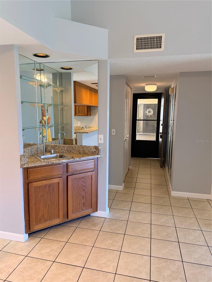 Image 4 of 30 For 260 Woodlake E #260