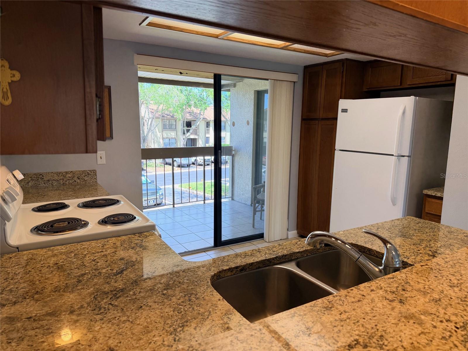 Image 7 of 30 For 260 Woodlake E #260