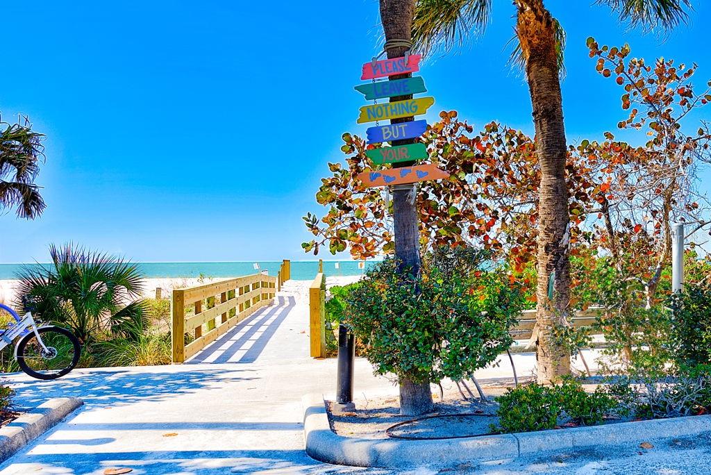 Image 32 of 33 For 11500 Shipwatch Drive 1364