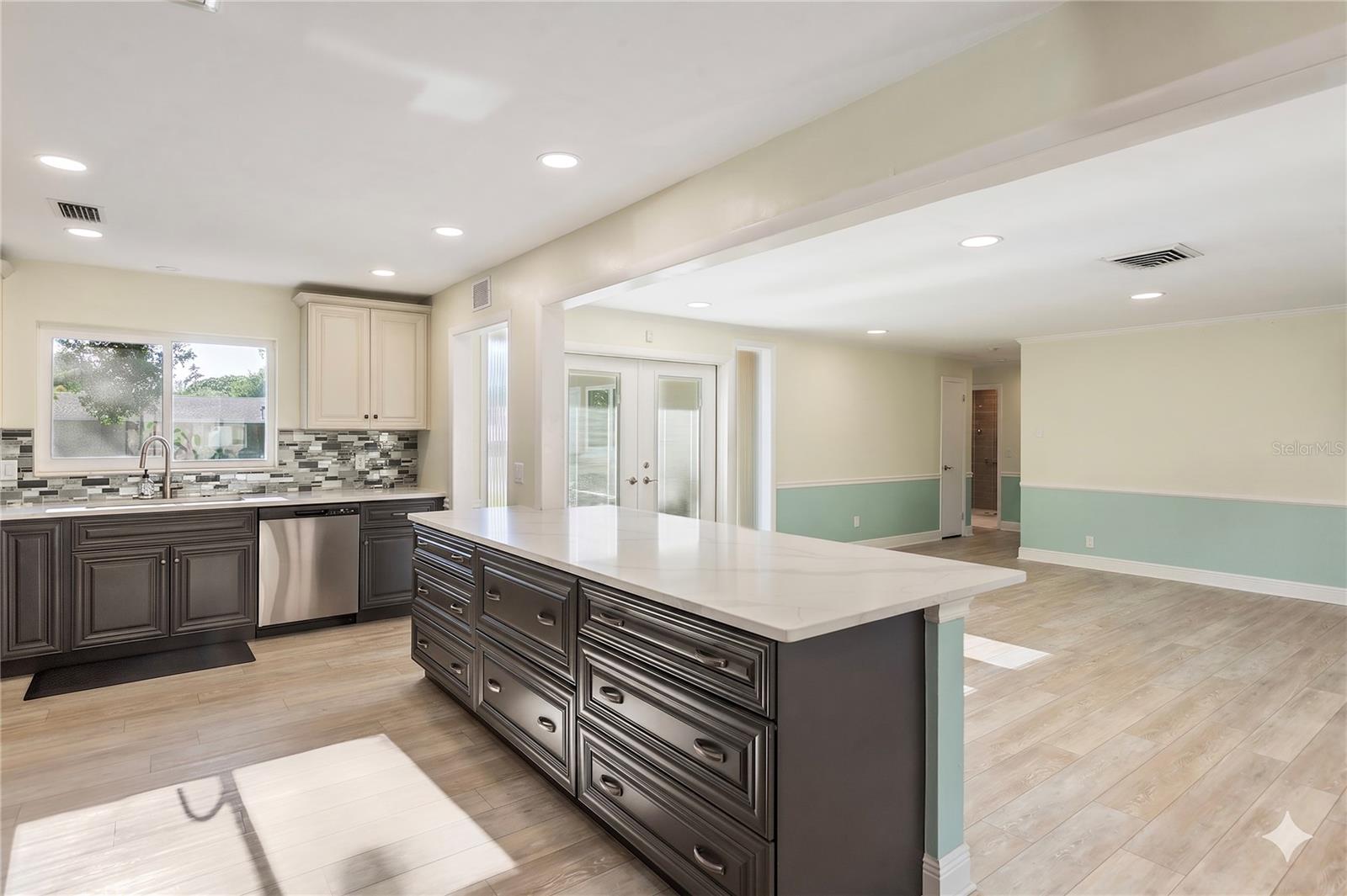 Image 10 of 47 For 1109 San Remo Avenue