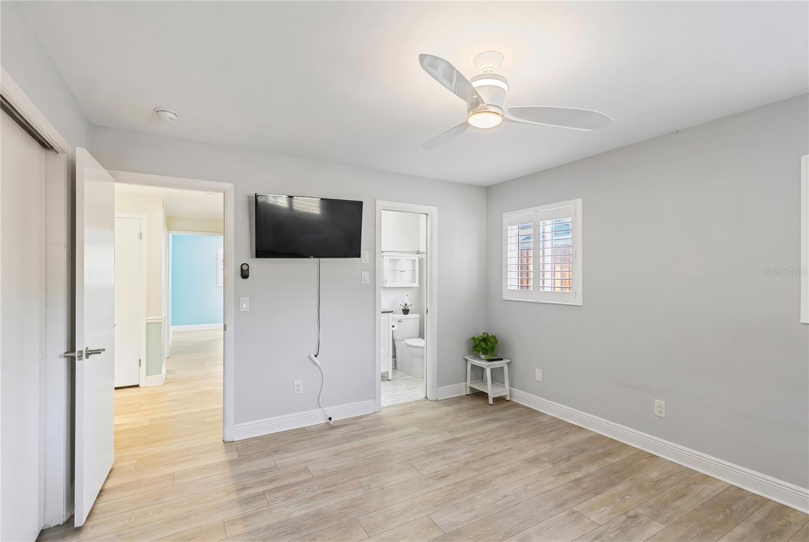 Image 19 of 47 For 1109 San Remo Avenue