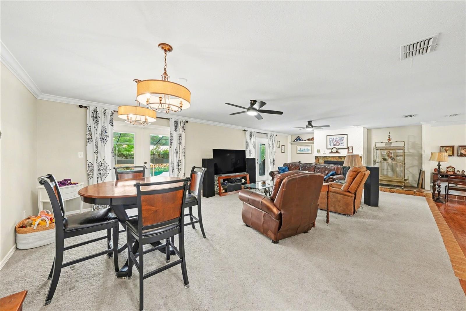 Listing photo id 10 for 1009 Morfield Lane