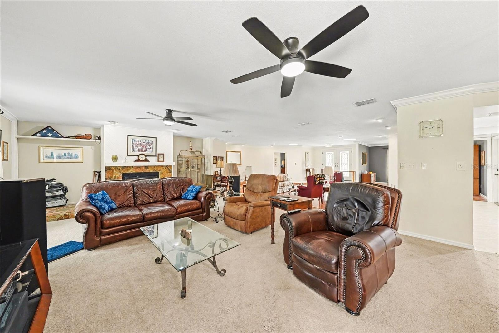 Listing photo id 11 for 1009 Morfield Lane