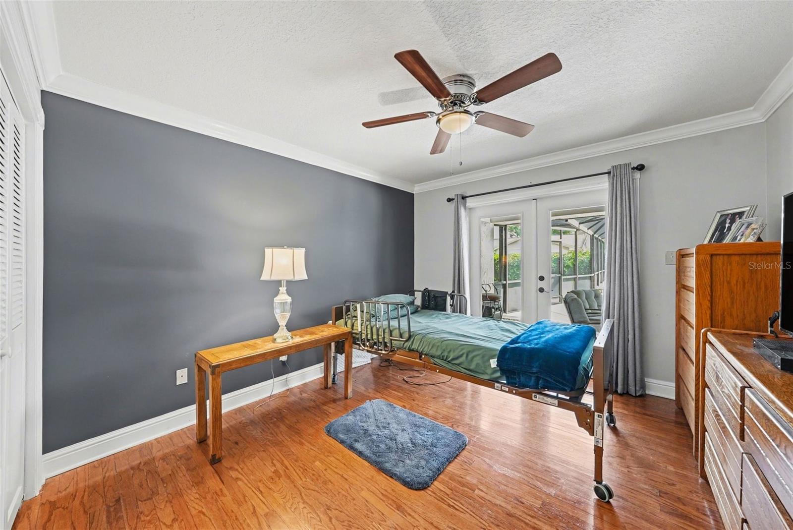 Listing photo id 15 for 1009 Morfield Lane