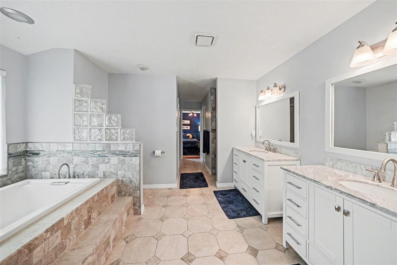 Listing photo id 16 for 1009 Morfield Lane